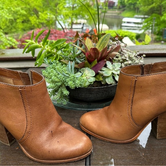 Coach Hattie Tan Boot (10.5) - Picture 2 of 6